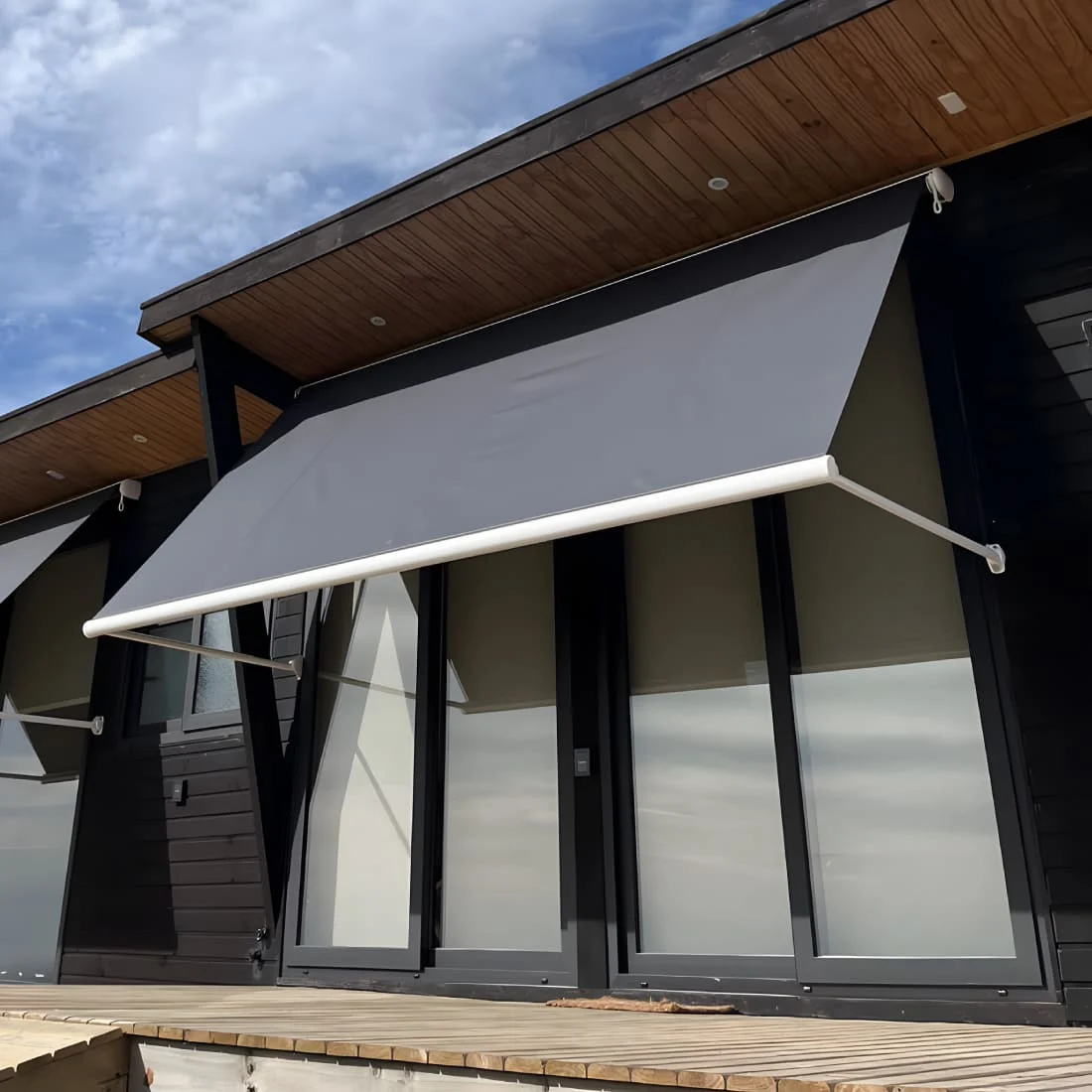 toldo pivotante gris espacio exterior